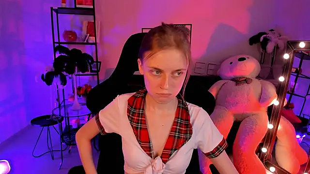 KiraMontoya online show from February 17, 2025, 2:59 pm