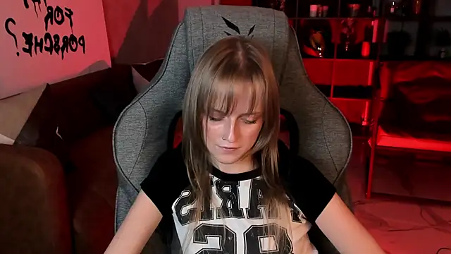 KiraMontoya online show from September 30, 2025, 5:51 pm