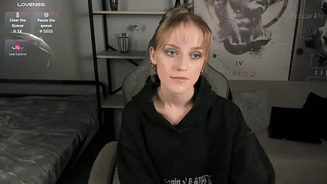 KiraMontoya online show from December 19, 2025, 6:04 pm