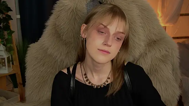 KiraMontoya online show from April 6, 2026, 11:38 pm