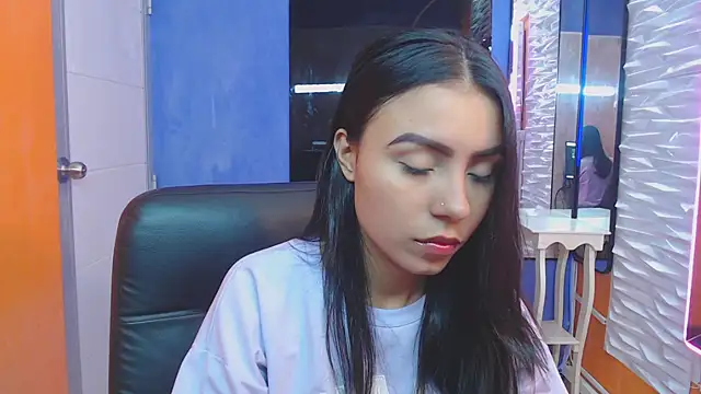 julieta fn online show from November 25, 2025, 2:28 pm