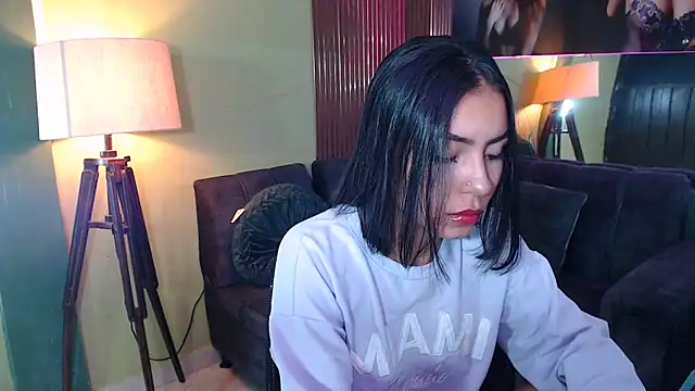 julieta fn online show from December 4, 2025, 2:48 pm