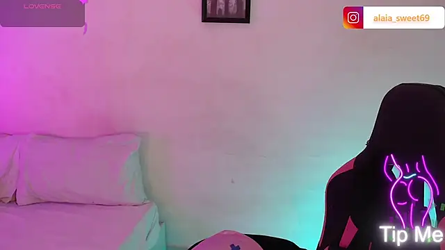 Snapshot of alaia_sweetxxx chatting on May 5, 2026, 9:56 pm alaia sweetxxx online show from May 5, 2026, 9:56 pm