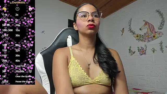 alisson hoffman05 online show from June 1, 2026, 9:49 pm