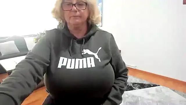 Snapshot of NoraJohnson6 chatting on October 1, 2025, 10:43 am NoraJohnson6 online show from October 1, 2025, 10:43 am