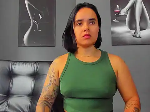 karlyjons12 online show from December 22, 2025, 3:42 pm