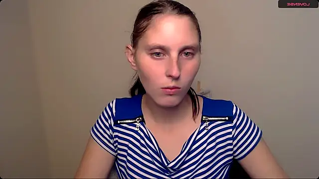 AdrianaRich  online show from October 1, 2025, 6:30 am