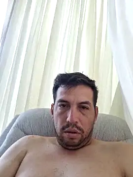 Snapshot of reyarturs13 chatting on February 13, 2025, 5:11 pm reyarturs13 online show from February 13, 2025, 5:11 pm