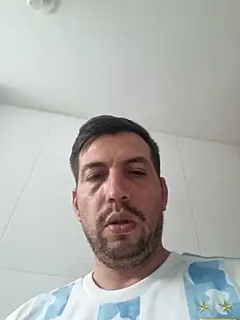 Snapshot of reyarturs13 chatting on February 14, 2025, 6:29 pm reyarturs13 online show from February 14, 2025, 6:29 pm