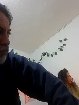 jeans and emma online show from October 15, 2025, 9:20 am