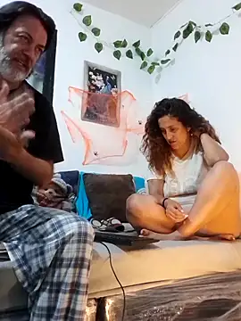 jeans and emma online show from October 16, 2025, 1:17 am