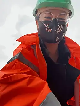 Loveblackzilla online show from December 3, 2025, 10:57 am