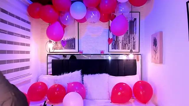 tylla  online show from February 17, 2025, 3:04 am