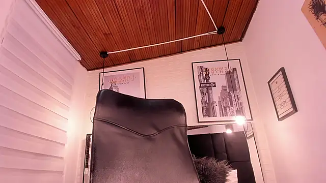 tylla  online show from September 30, 2025, 3:22 am