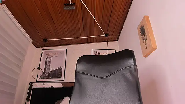 tylla  online show from January 13, 2026, 7:41 pm