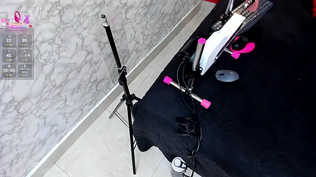 IVISBOUNCYASS online show from November 10, 2025, 12:15 pm