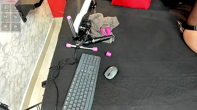 IVISBOUNCYASS online show from November 29, 2025, 12:19 pm