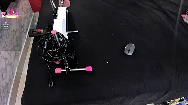 IVISBOUNCYASS online show from April 13, 2026, 1:16 pm