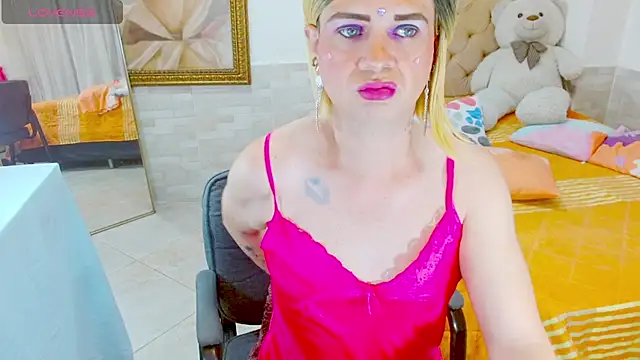 Snapshot of Dolldirtyxxx chatting on April 26, 2026, 5:05 am Dolldirtyxxx online show from April 26, 2026, 5:05 am