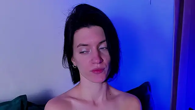 roxy riot  online show from February 10, 2025, 7:47 am