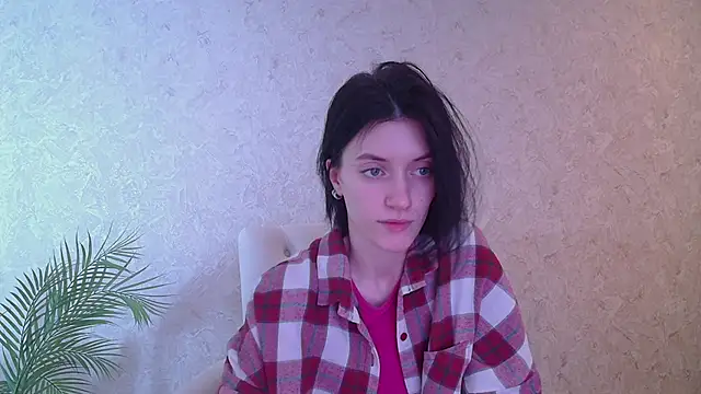 roxy riot  online show from March 4, 2025, 5:11 am