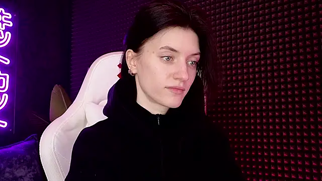 roxy riot  online show from March 8, 2025, 5:07 am