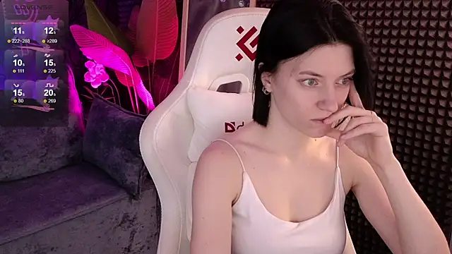 roxy riot  online show from September 29, 2025, 1:33 am