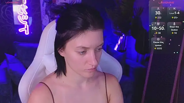 roxy riot  online show from April 6, 2026, 5:08 am