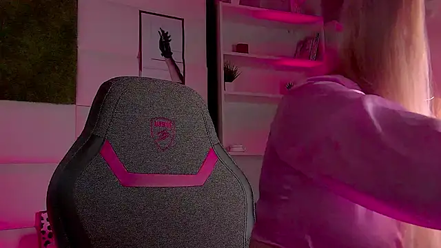 AdeleCartier online show from March 3, 2025, 12:26 am