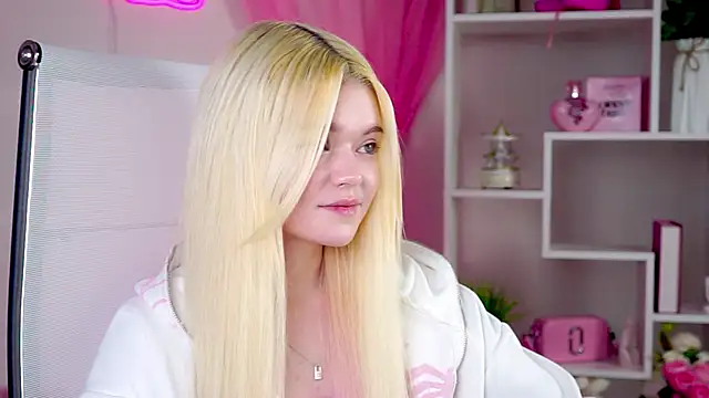 AdeleCartier online show from April 16, 2026, 12:55 am