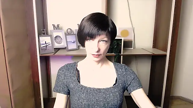  AngeliaFlow  online show from November 14, 2025, 8:13 am