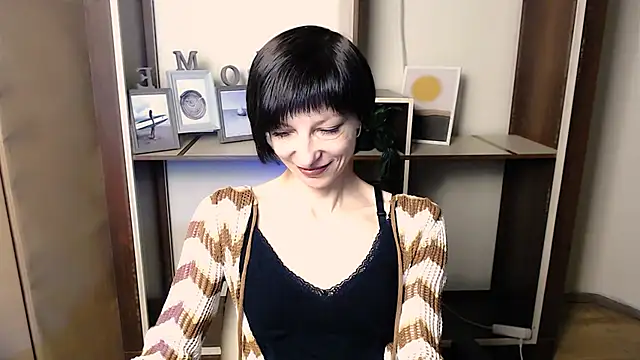  AngeliaFlow  online show from December 3, 2025, 8:23 am