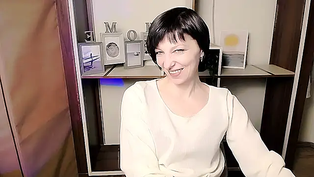  AngeliaFlow  online show from February 18, 2026, 7:59 am