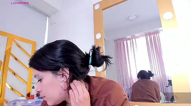 lolyyuno online show from February 27, 2025, 12:23 pm