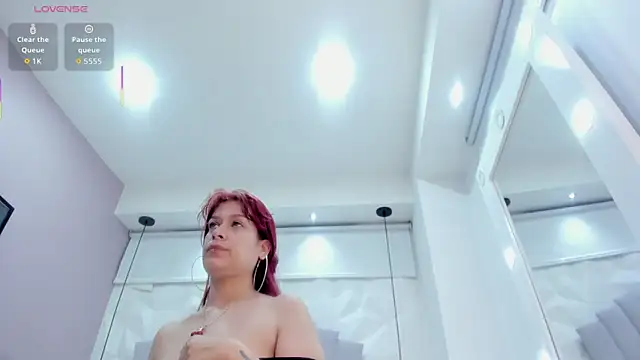 lolyyuno online show from November 3, 2025, 10:42 pm