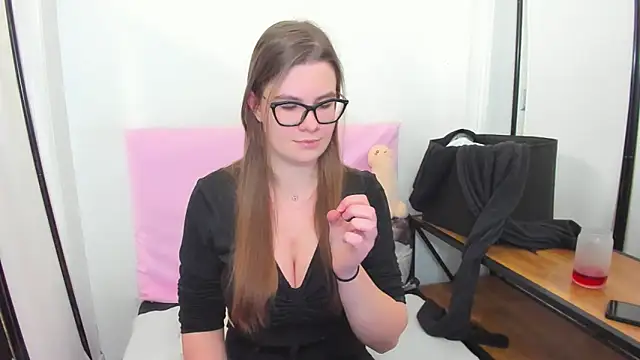 Snapshot of CarolineFlirt chatting on February 19, 2026, 3:41 pm CarolineFlirt online show from February 19, 2026, 3:41 pm