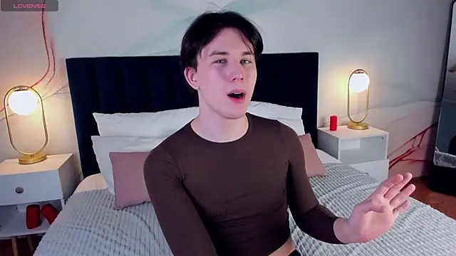 AdrianoAubert online show from March 8, 2025, 3:06 am