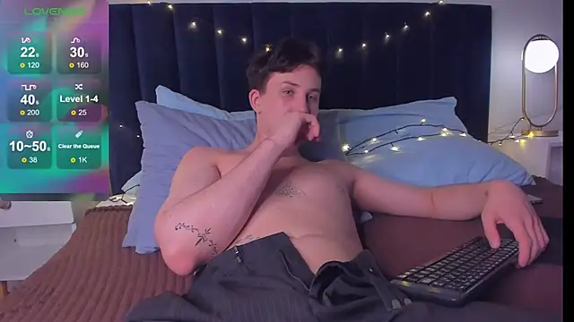 AdrianoAubert online show from October 12, 2025, 3:33 pm