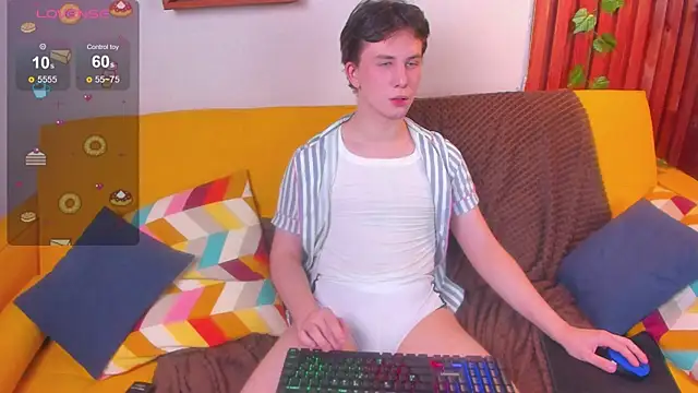 AdrianoAubert online show from October 31, 2025, 3:35 pm