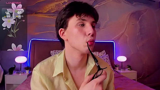 AdrianoAubert online show from November 21, 2025, 3:22 pm