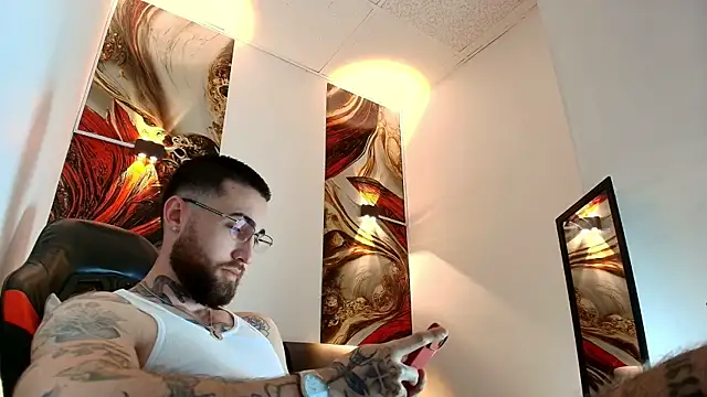 Luke davis01 online show from April 6, 2026, 1:01 pm