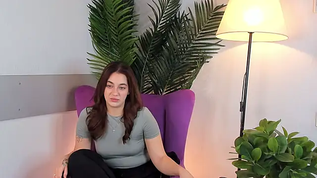 PortiaBellew online show from February 5, 2025, 8:43 am