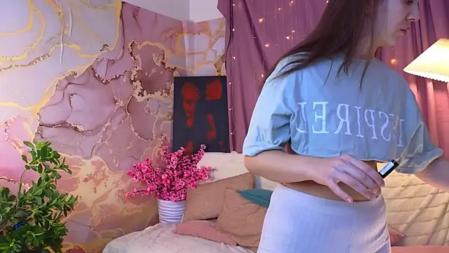 PortiaBellew online show from February 13, 2025, 7:24 am