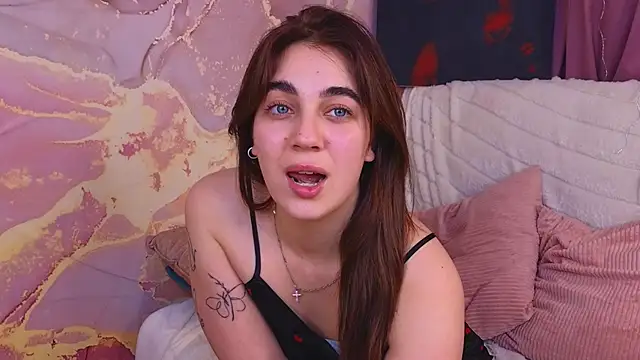 PortiaBellew online show from February 15, 2025, 1:38 pm