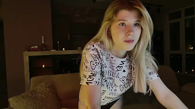 Snapshot of Bella_amory chatting on February 7, 2025, 2:40 am Bella amory online show from February 7, 2025, 2:40 am