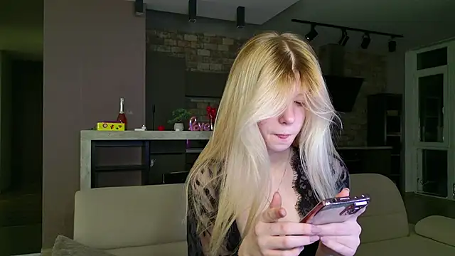 Snapshot of Bella_amory chatting on March 5, 2025, 8:53 pm Bella amory online show from March 5, 2025, 8:53 pm