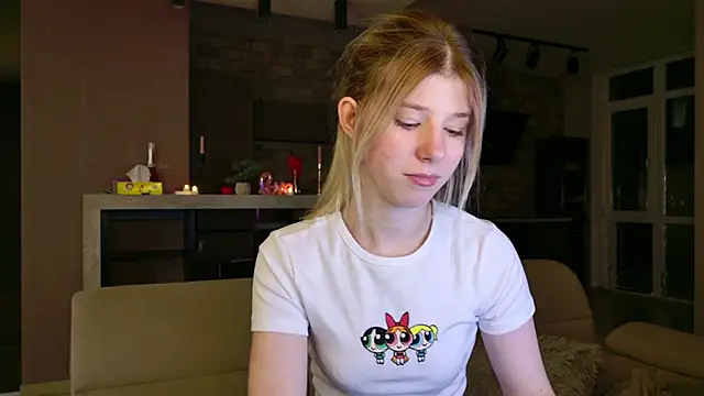 Snapshot of Bella_amory chatting on March 6, 2025, 7:43 pm Bella amory online show from March 6, 2025, 7:43 pm