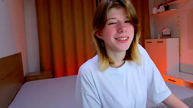 Snapshot of Bella_amory chatting on October 30, 2025, 3:13 pm Bella amory online show from October 30, 2025, 3:13 pm