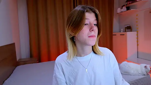 Snapshot of Bella_amory chatting on November 2, 2025, 3:03 pm Bella amory online show from November 2, 2025, 3:03 pm