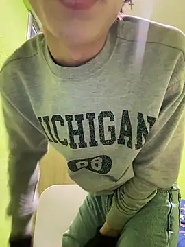 stormmart18 online show from February 6, 2025, 3:09 pm